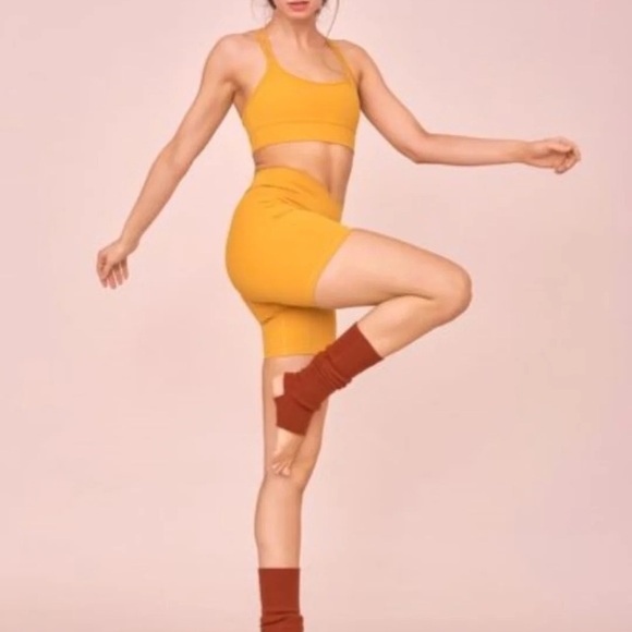 HUIT8 Paris BIEN-ETRE V-CUT SHORTS Sz S
$69.00 $30
Mustard - Picture 6 of 16